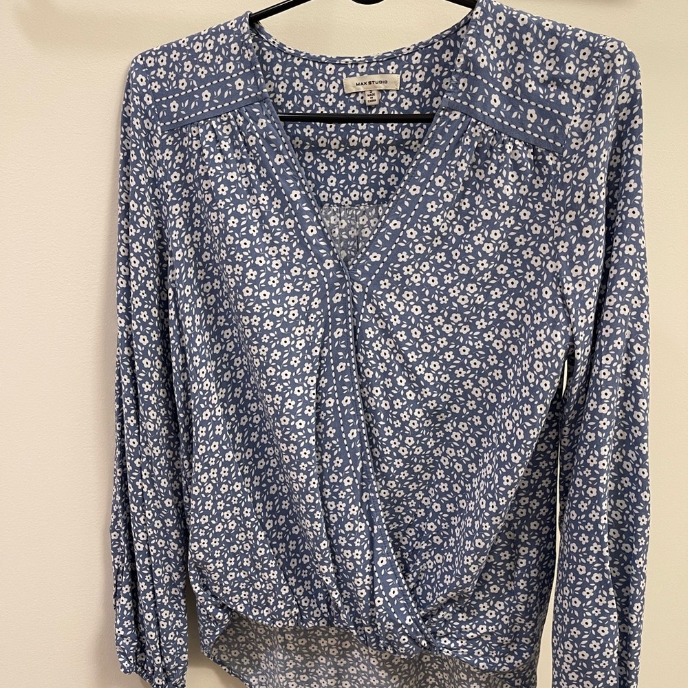 Max Studio Womens Small Blue White Floral Faux Wrap Rayon Blouse Long Sleeve - Picture 2 of 16